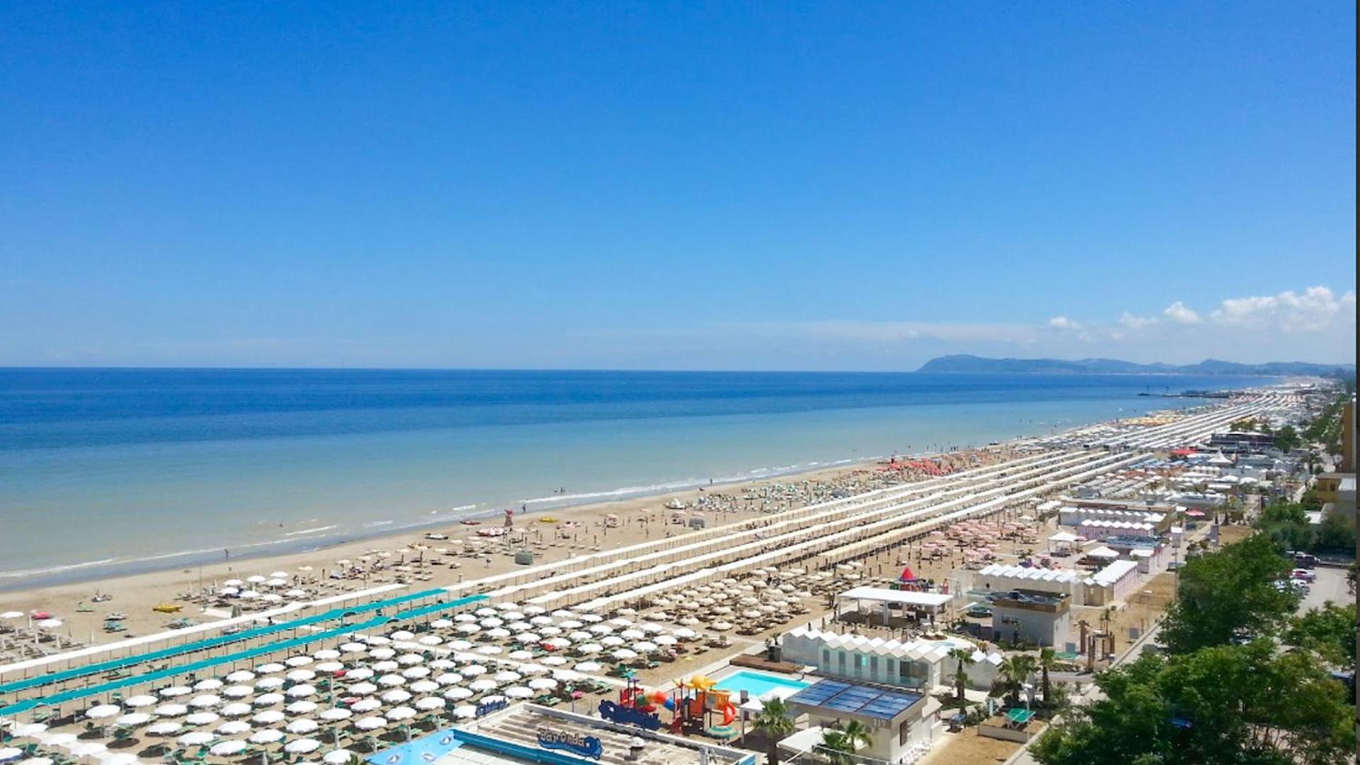 Hotel Avana Fronte Mare Riccione Bagian luar foto