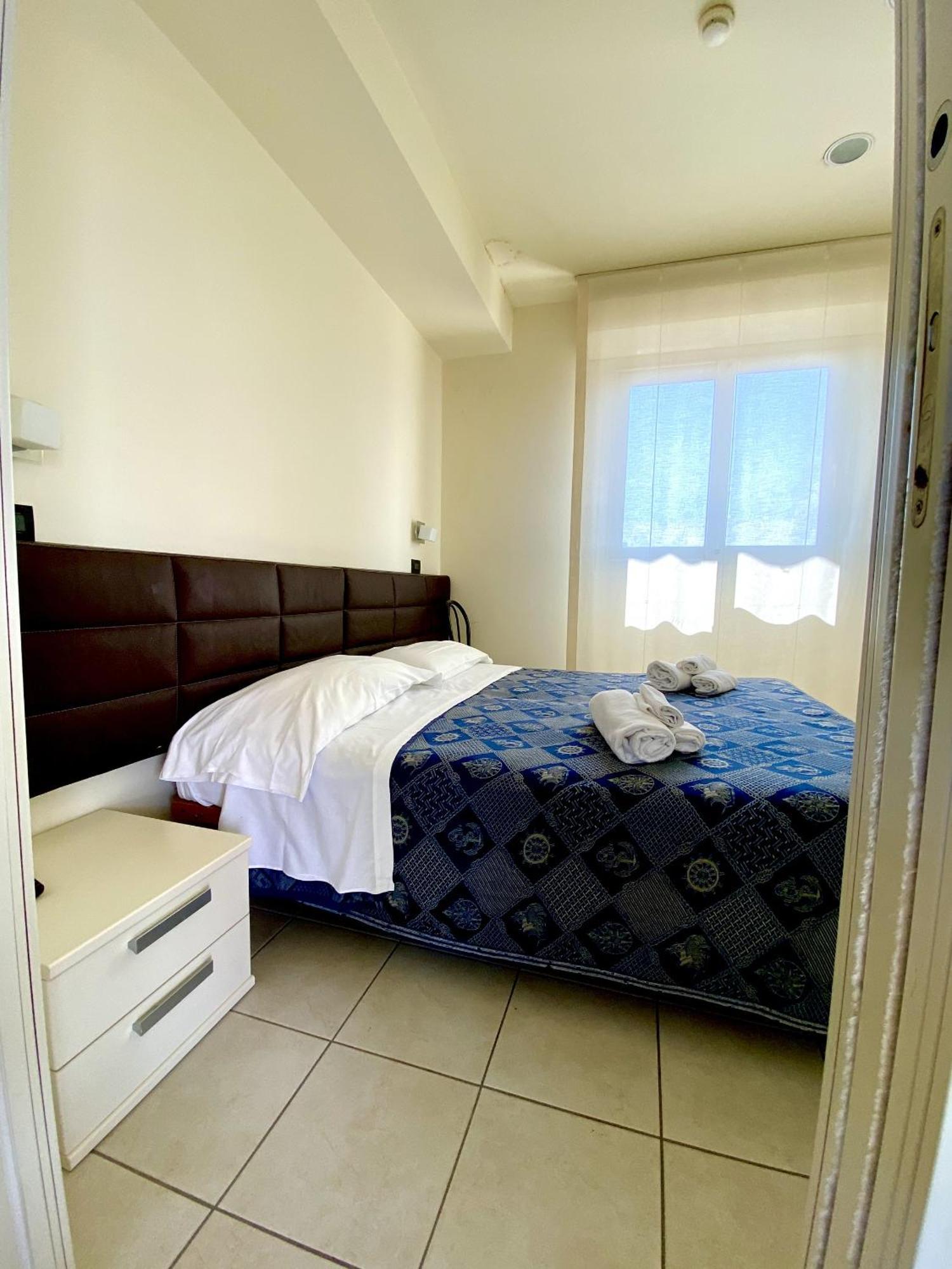 Hotel Avana Fronte Mare Riccione Ruang foto