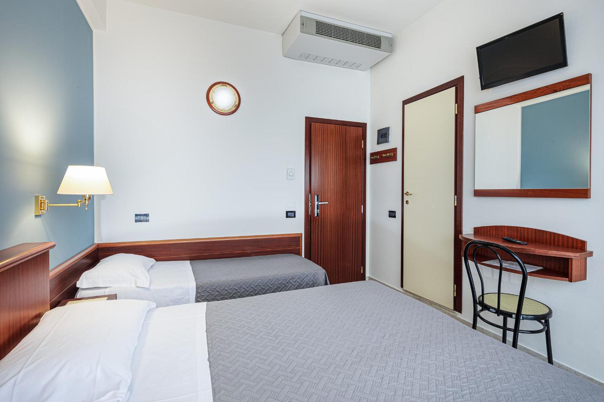 Hotel Avana Fronte Mare Riccione Bagian luar foto