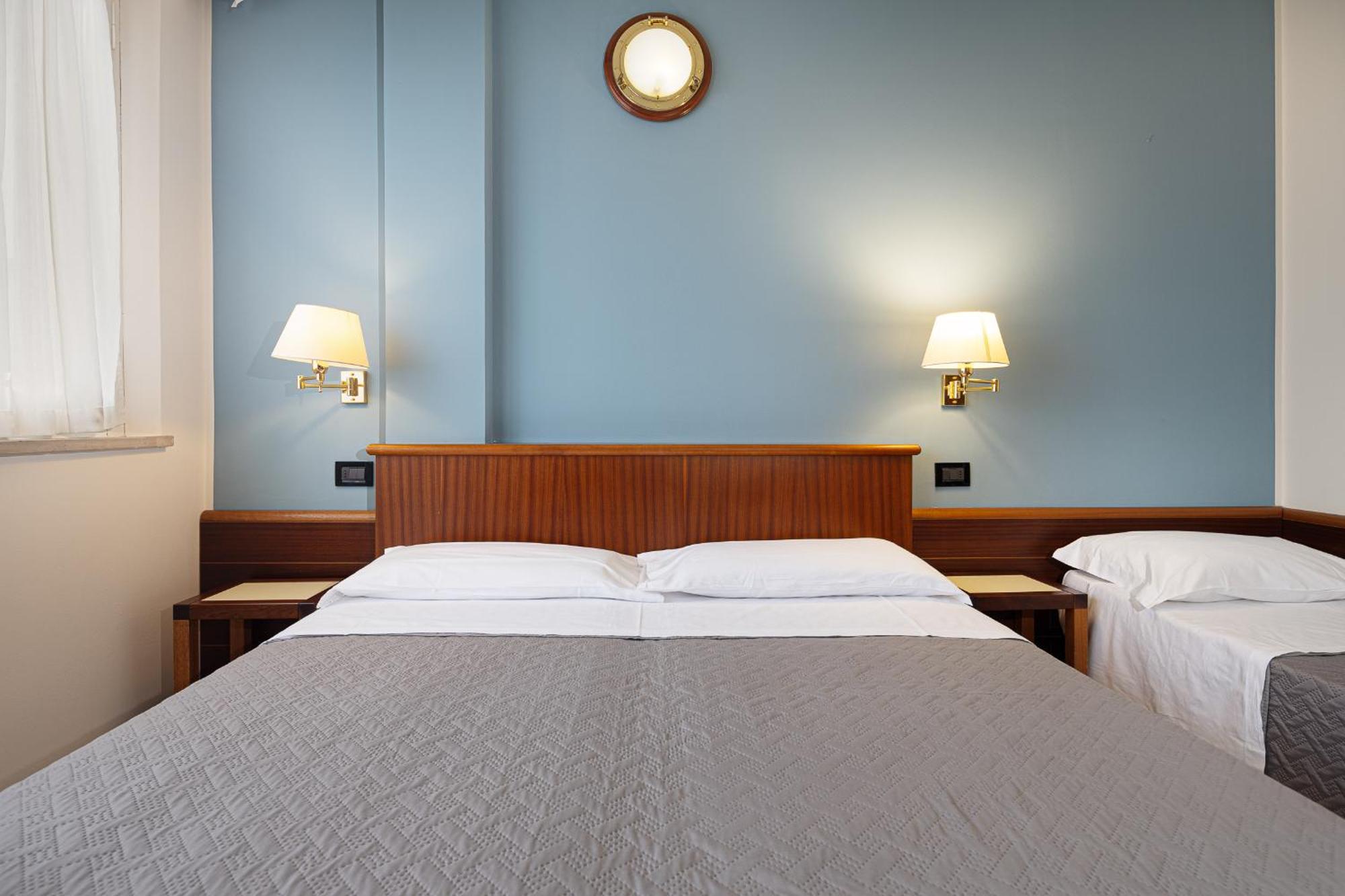 Hotel Avana Fronte Mare Riccione Bagian luar foto