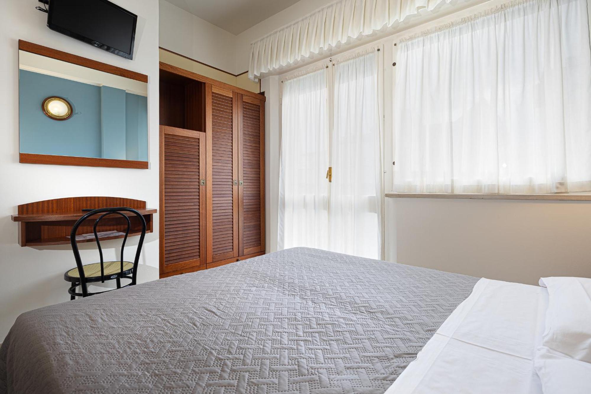 Hotel Avana Fronte Mare Riccione Bagian luar foto