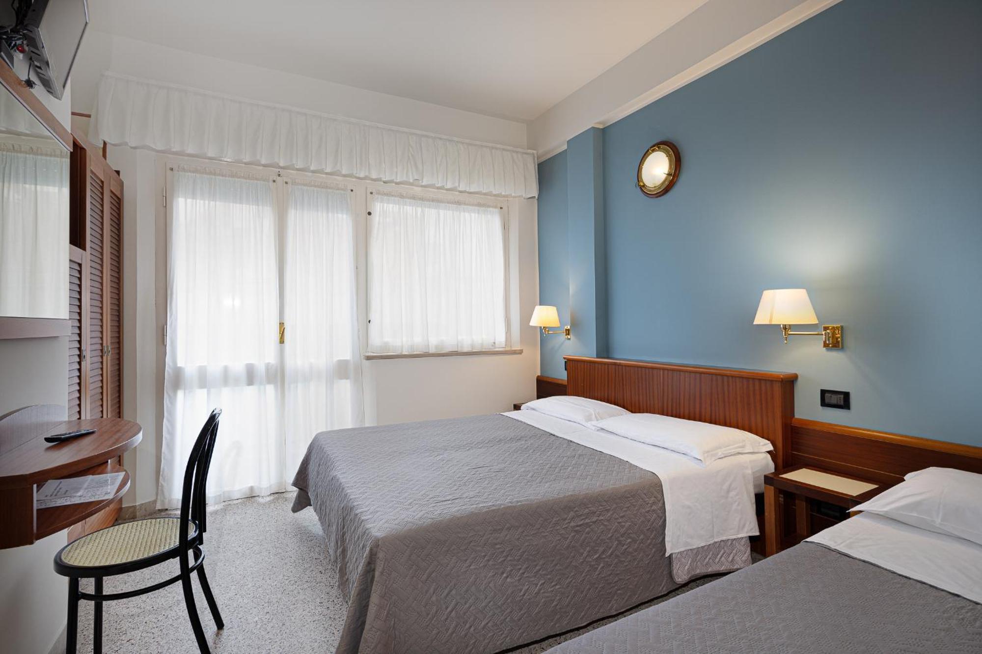 Hotel Avana Fronte Mare Riccione Bagian luar foto