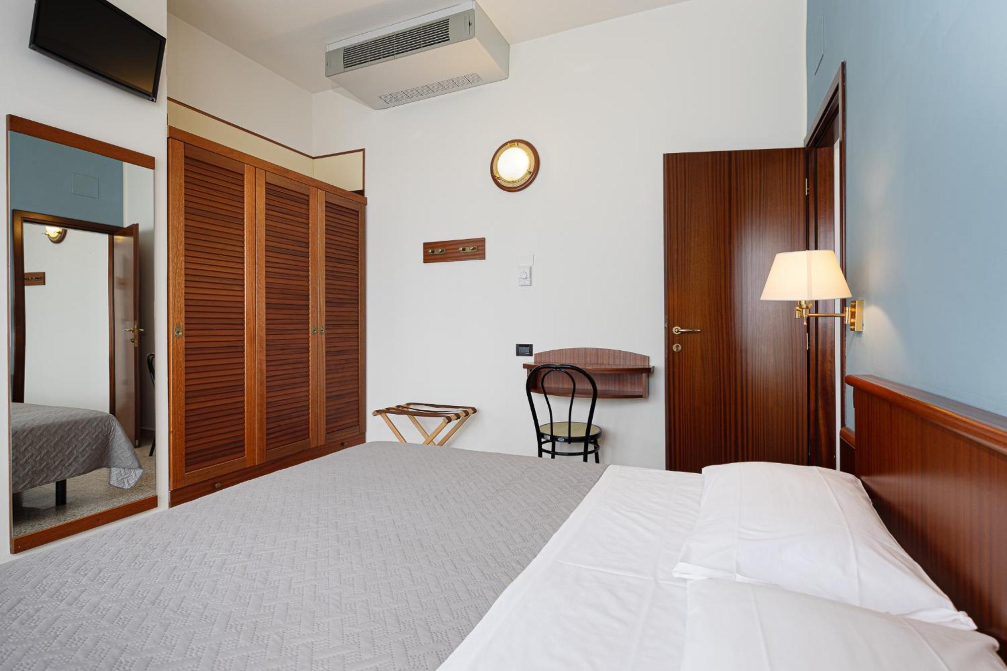 Hotel Avana Fronte Mare Riccione Bagian luar foto
