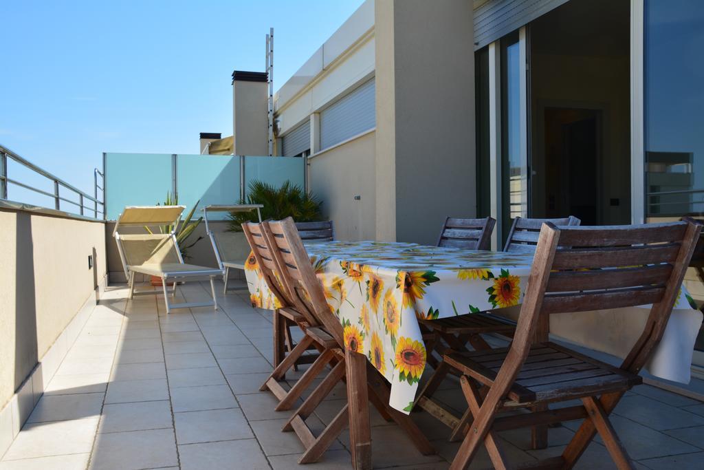 Hotel Avana Fronte Mare Riccione Bagian luar foto