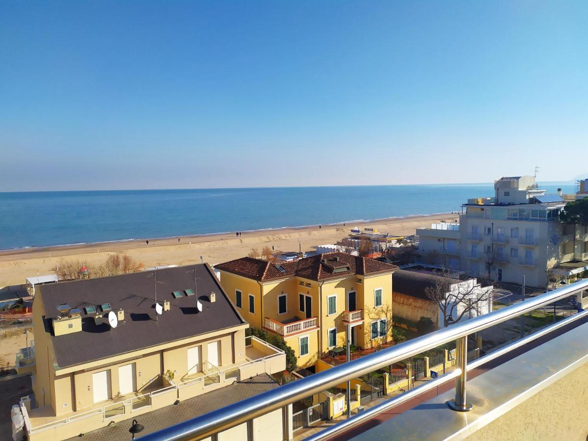 Hotel Avana Fronte Mare Riccione Bagian luar foto