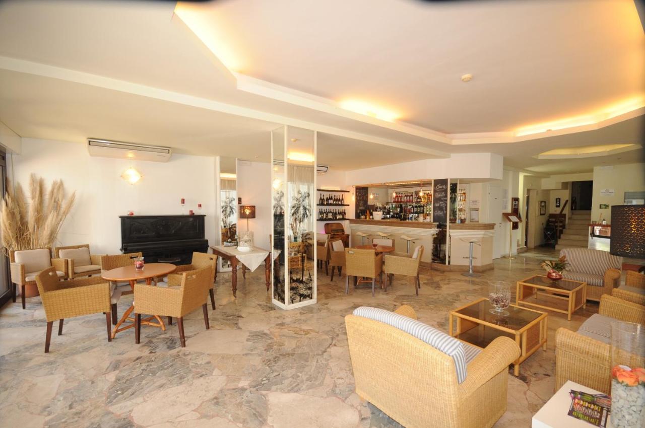 Hotel Avana Fronte Mare Riccione Bagian luar foto