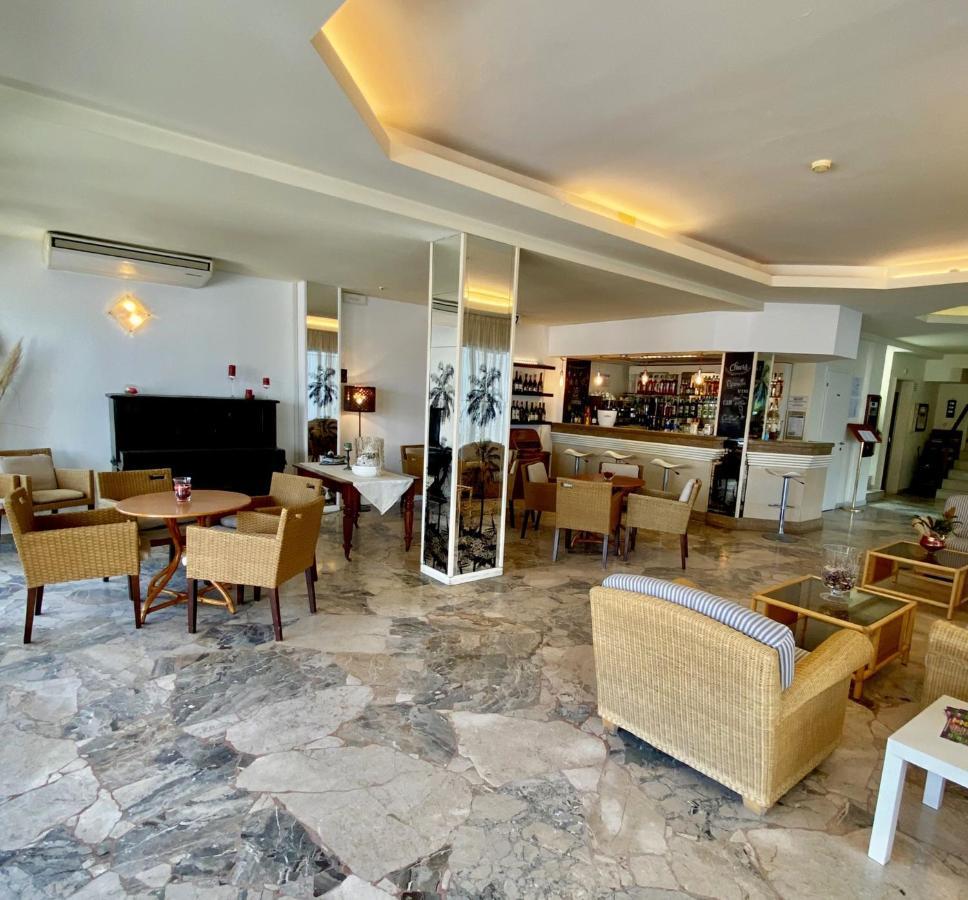 Hotel Avana Fronte Mare Riccione Bagian luar foto