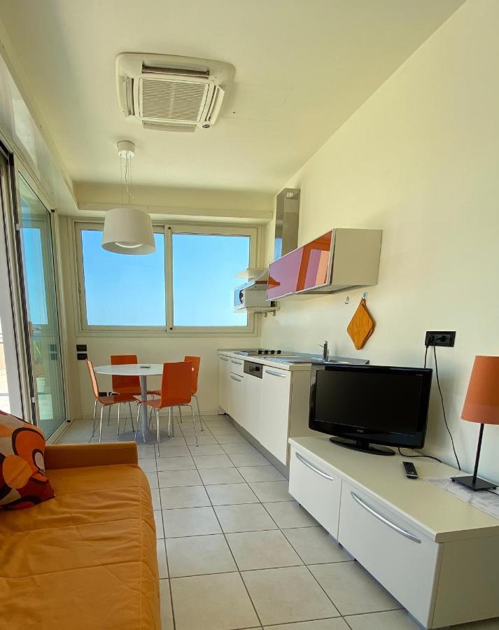 Hotel Avana Fronte Mare Riccione Bagian luar foto